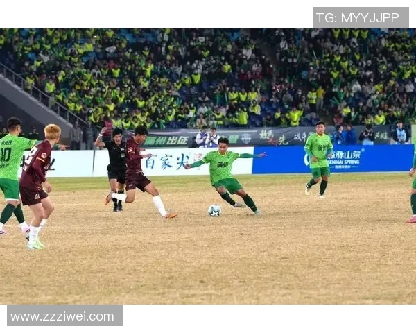 中国加油足球热潮涌动全民共助国足奋勇争先展现拼搏精神